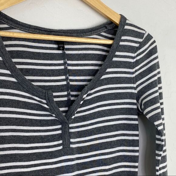 Express gray stripe fitted thermal top small - Picture 2 of 6